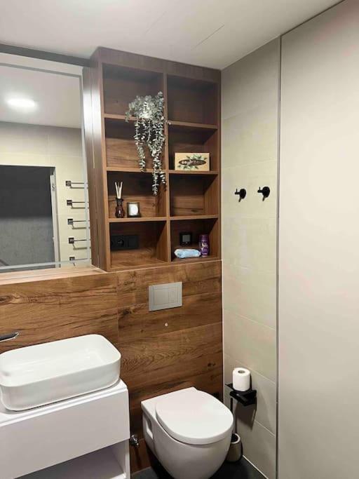 Luxury Pearl With Parking Place In Holesovice — Photos 2